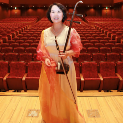 Mr. Sung-Jun Kim, Cellist stage costume